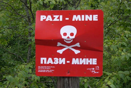 Od eksplozije mine teško ozlijeđena dva mladića; 29-godišnjak preminuo tijekom noći