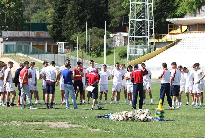 Karačić u ponedjeljak u podne vrši prozivku, na pripremama i Amer Bekić
