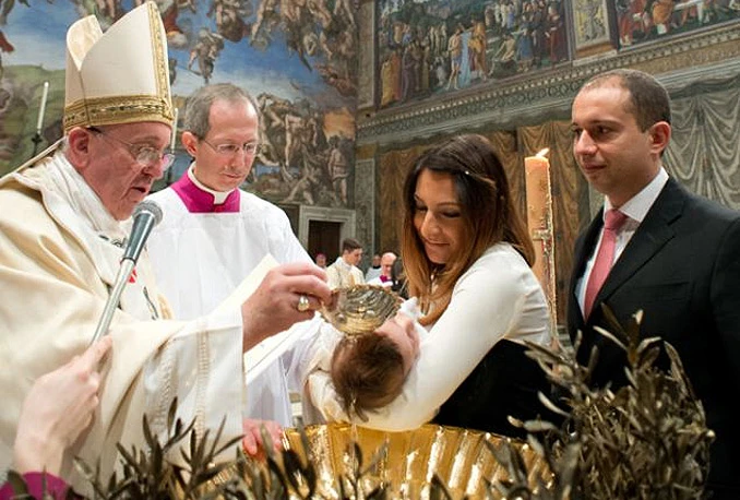 Papa Franjo krstio 32 djece, nema nijednog Franje, ali su zato - dvije Francesce