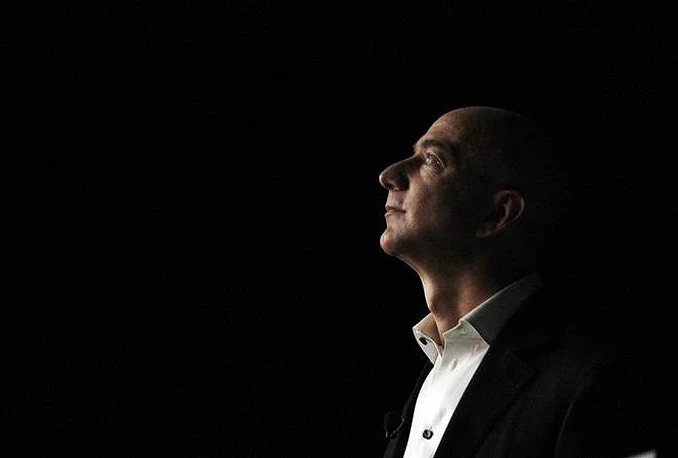  Ekvadorska mornarica "spasila" osnivača internet trgovine Amazon.com