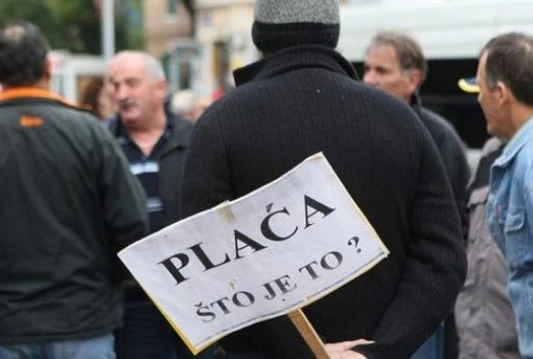 Direktorima 4500 maraka, konobarima, prodavačima, vozačima, šivačima 350 maraka