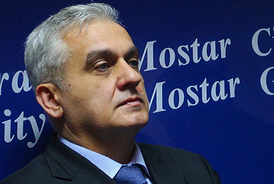 Gradonačelnik Ljubo Bešlić uputio građanima Mostara novogodišnju čestitku