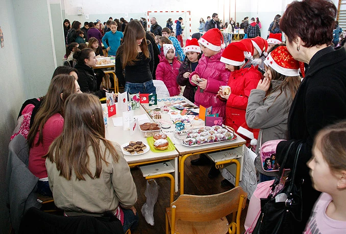 Školski Zimski Bazar u IV. osnovnoj školi