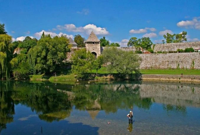 Nepoznat uzrok požara na ulaznoj kuli banjalučkog Kastela