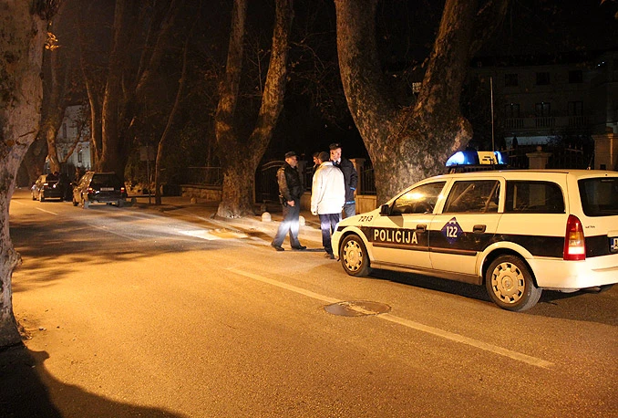 Oprezno vozite: Rupa u blizini Rondoa oštećuje automobile, a nitko nije nadležan za sanaciju