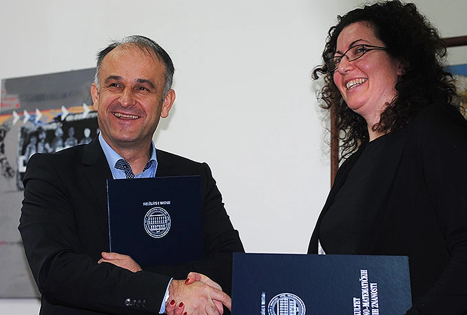 Mario Vasilj i Danijela Petrović potpisali ugovor o suradnji između FPMOZ i APFMO