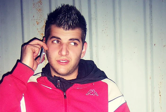 Nikola počeo primati terapiju, može micati ruke i noge
