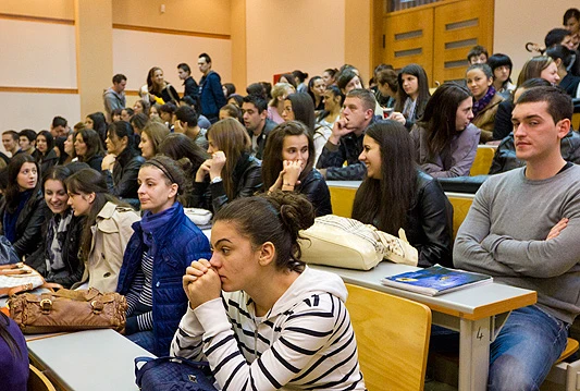 Bh. građani po obrazovanju najgori u regiji!
