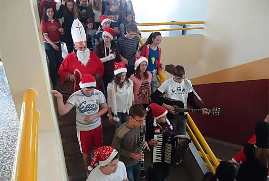 Brzi kao Sveti Nikola razveselio mališane na Buni