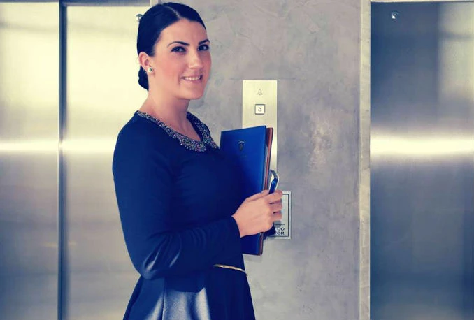 Sanela Sadiković – Jedina Bošnjakinja u uredu kosovskog premijera