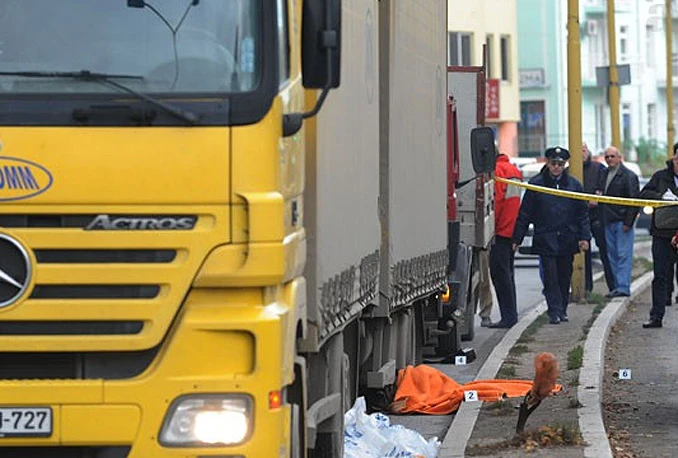 Pješakinja smrtno stradala pod kotačima kamiona