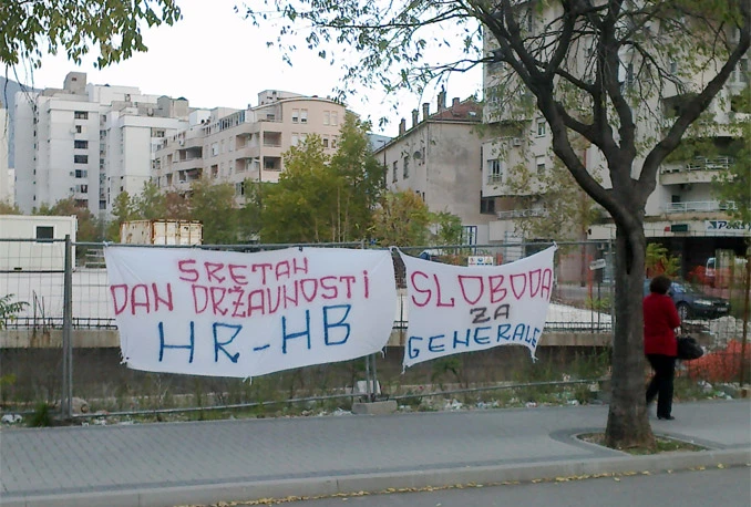U Mostaru osvanule čestitke u povodu Dana državnosti