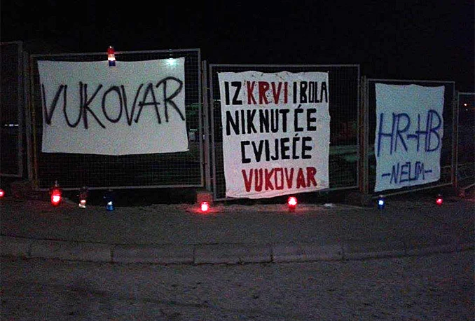 Neumljani svijećama i transparentima odali počast vukovarskim žrtvama