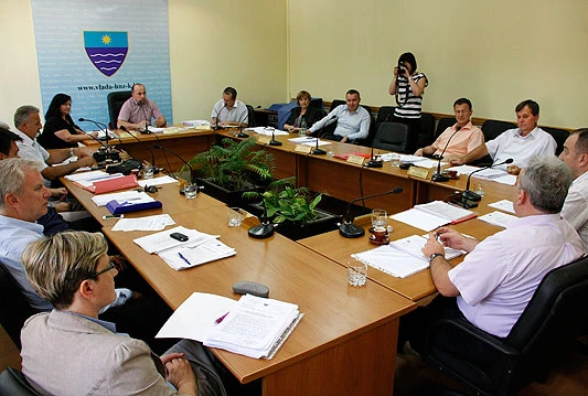 Vlada HNŽ '‘puca'’ zbog komesara MUP-a, kupovine nove zgrade i financijskog plana ZZO