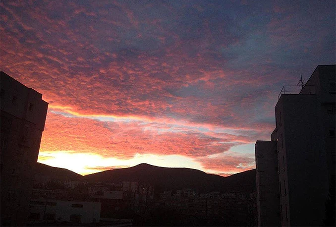 Romantični zalazak sunca iznad Mostara