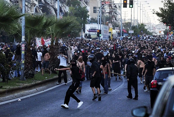 Grci zbog mjera štednje tijekom posjete ''trojke'' započeli generalni štrajk