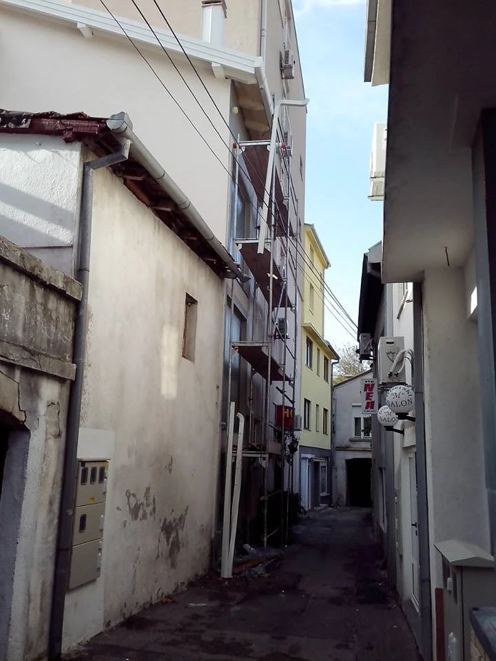Mostar: Radnik pao sa skele