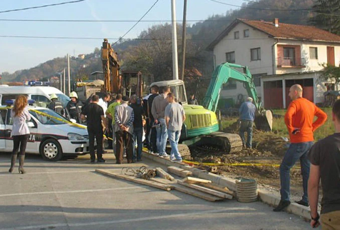 Zatrpala ga zemlja za vrijeme izvođenja radova u kanalu