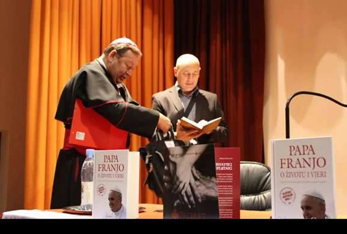 Mons. dr. Marko Semren predstavio biografiju pape Franje