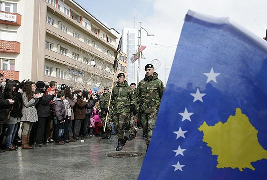 SAD: Clintonova ekipa osvaja biznis na Kosovu