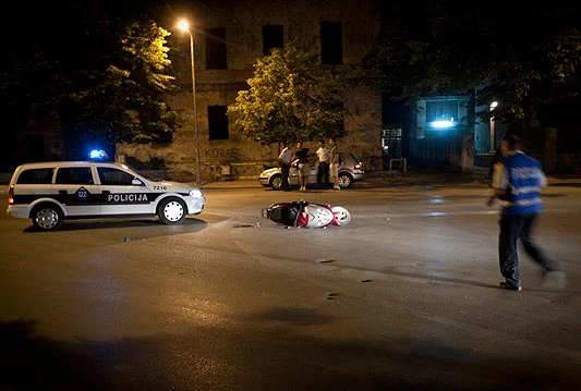 Pao s motocikla kod ''Staklene banke''