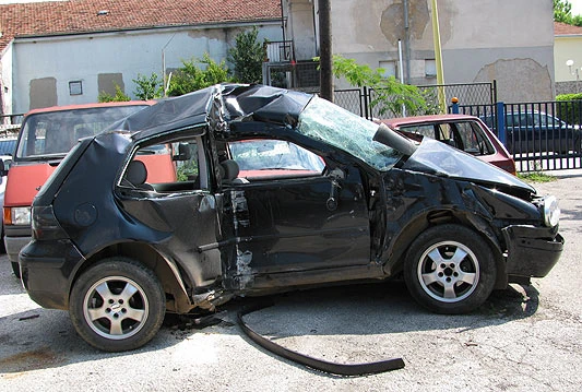 U teškoj prometnoj nesreći poginuo 22-godišnjak