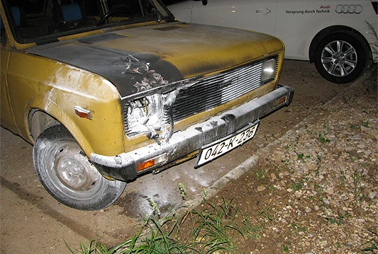 Vatra izbila na automobilu u vožnji