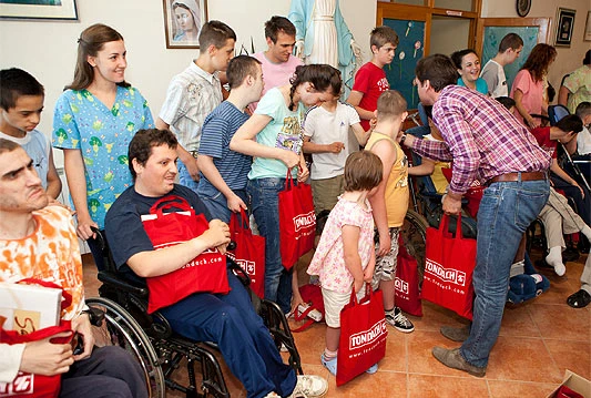 Štićenicima centra ''Marija naša nada'' uručeni paketići i novčana donacija