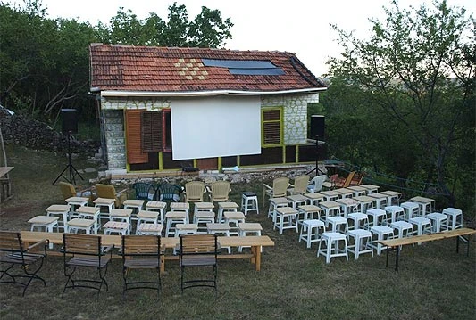Prvo posuško ''kino'' na otvorenom