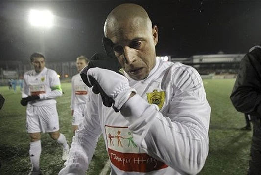 Robertu Carlosu bacili bananu, on napustio teren