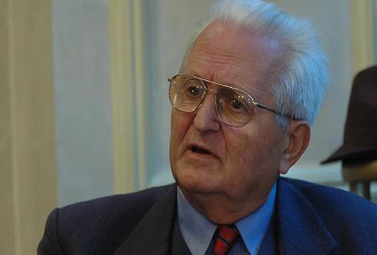 Preminuo lingvist