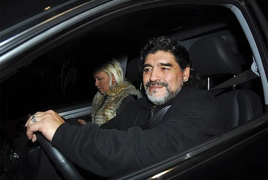 Maradona zadobio lakše ozlijede u sudaru s autobusom
