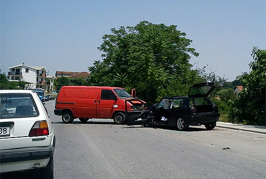 Prometna nesreća sa dvije ozlijeđene osobe