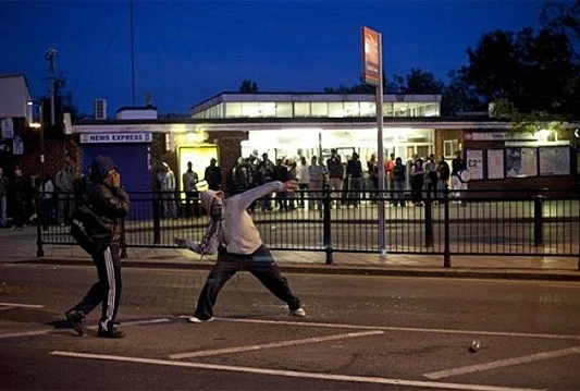 Prosvjednici drugu noć zaredom divljali ulicama britanske prijestolnice