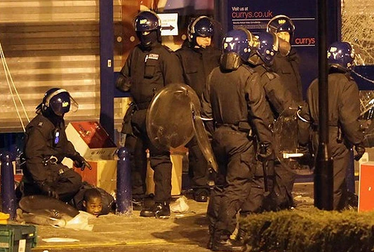 Pridružite se zabavi: Za omladinu koja nema posla pljačka je vrsta zabave