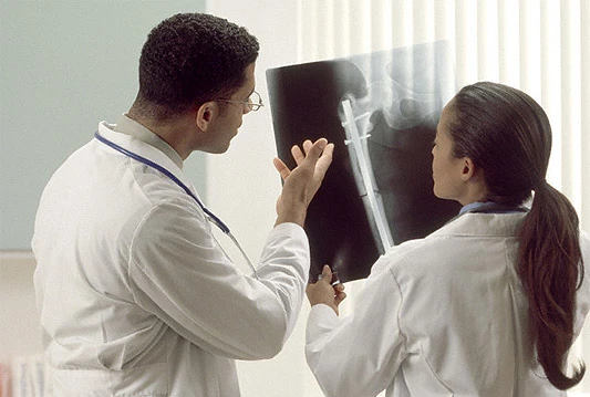 Stručnjaci KCUS-a razvili potpuno novi implantat za prijelom kuka