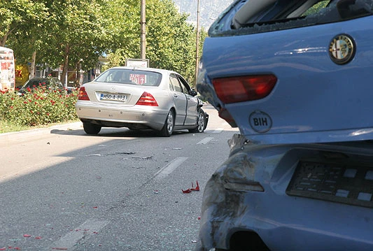 Sudar Mercedesa i Alfa Romea, dvije osobe ozlijeđene