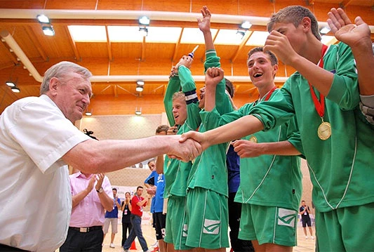 Završene sportske igre mladih BiH, Ivica Osim uručio pehar najboljim nogometašima