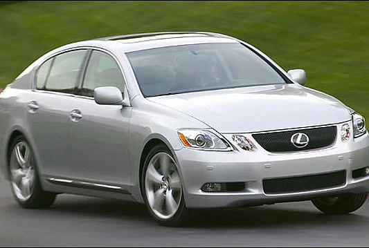 Lexus GS sa kamerama i 12 zračnih jastuka