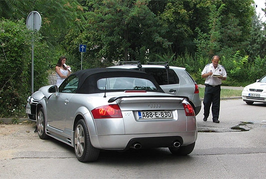 Veća materijalna šteta u sudaru Audi TT i Golfa V