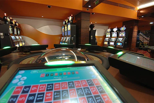 E-virusom krali iz automat-klubova