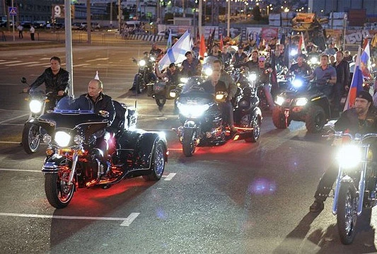 Putin opet na čelu srpske moto-bande