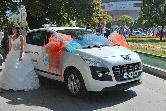 Peugeot službeno vozilo kolektivnog vjenčanja