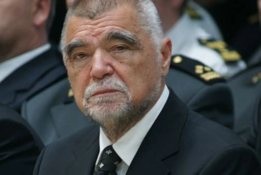 Mesić oštro o Dodiku koji s Lajčakom 'lašti cipele'