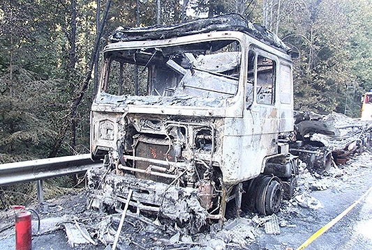 Cisterna sa gorivom se zapalila u vožnji