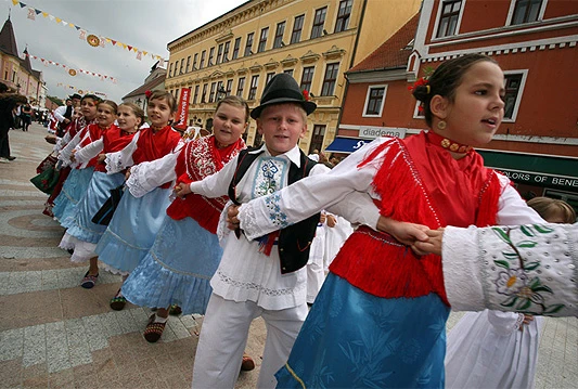 Na dječjim vinkovačkim jesenima 58 društava iz Hrvatske, BiH i Vojvodine