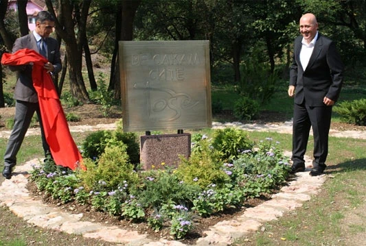 Ploča s potpisom Tošeta proeskog postavljena u Foči