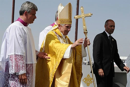 Papa pozvao roditelje i škole da daju djeci dobro obrazovanje