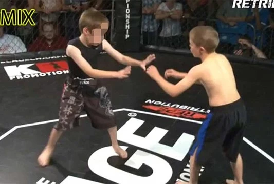 VIDEO: Skandal zbog borbi dječaka u kavezu