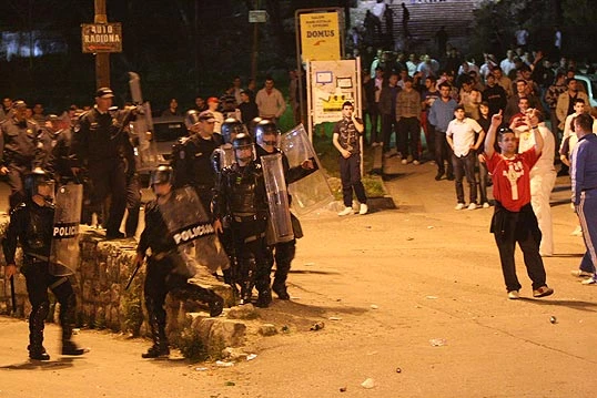 Svakog gosta, pola sezone dosta